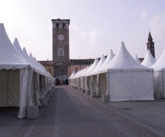 Gazebo a noleggio per evento in piazza