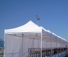 Allestimento con gazebo estensibili e richiudibili a noleggio