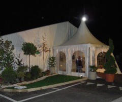 Gazebo a noleggio mt 4x4 con teli finestrati raccordato ad una tenda