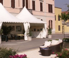 Allestimento con gazebo per manifestazione