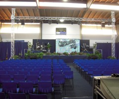 Palco mt 10x6,4 americana mt 12 per spettacolo canoro