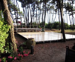 Pista da ballo in legno con telaio livellante in ferro